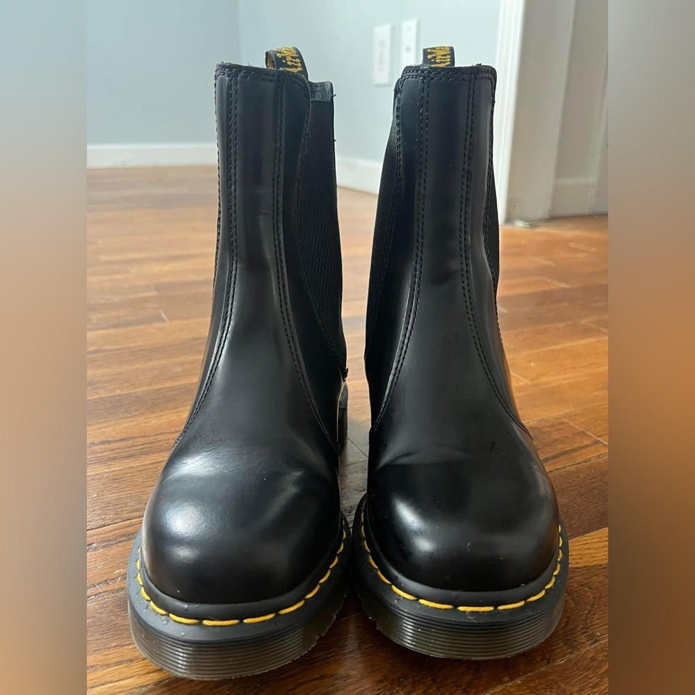 Dr. Martens 2976 Hi Chelsea Boot size 7